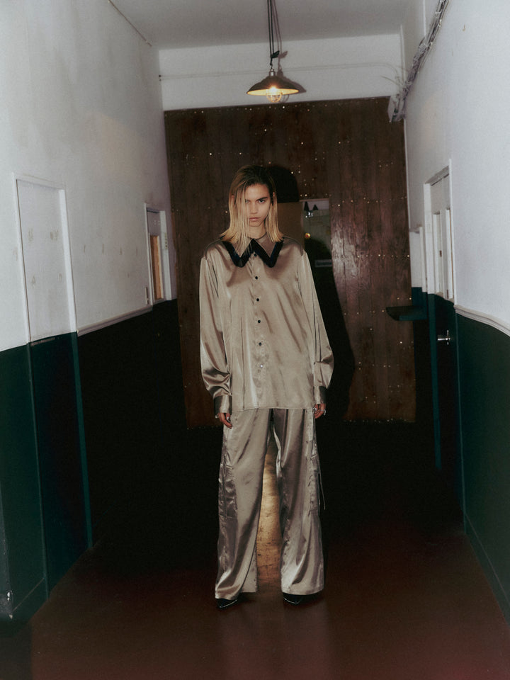FRINGE COLLAR SATIN SHIRT【KHAKI】