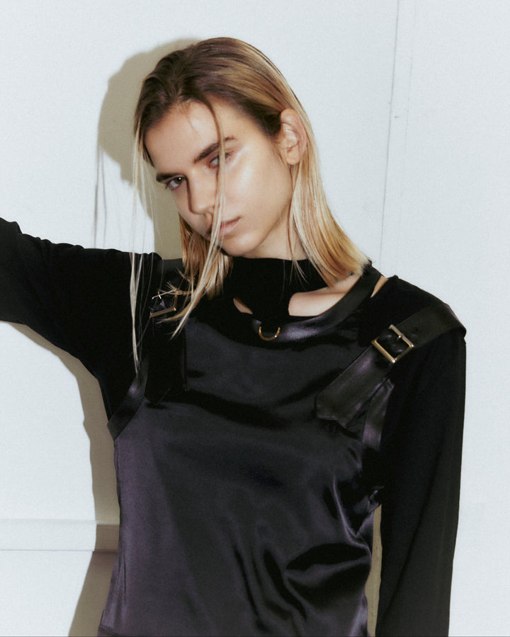 BACK BUTTON SATIN LEATHER TANK【BLACK】
