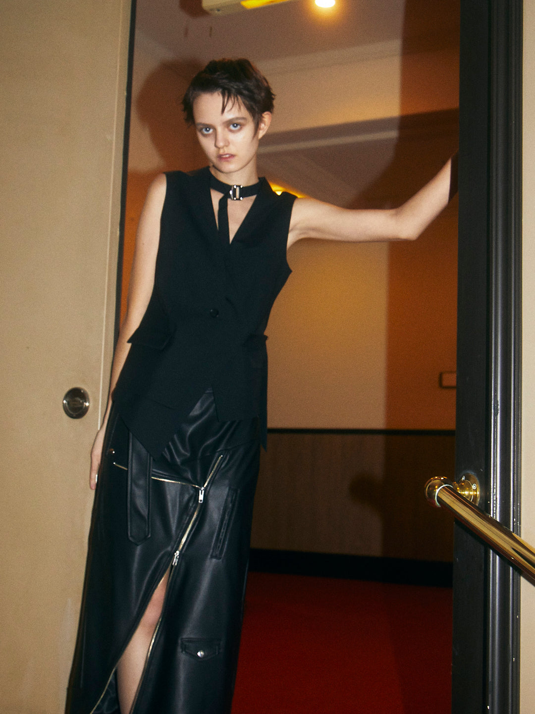 CHOKER ASYMMETRY VEST