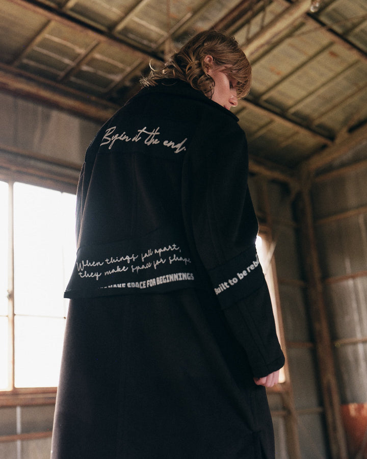FRAGMENTED PANEL COAT【BLACK】