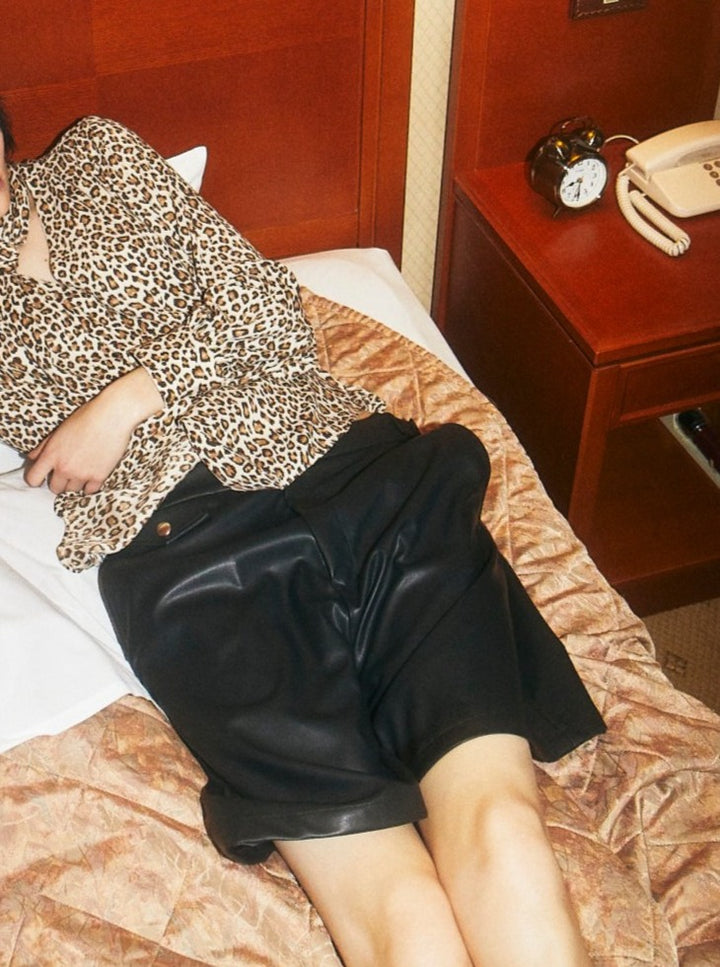 VEGAN LEATHER RIDERS GURKHA SHORTPANTS