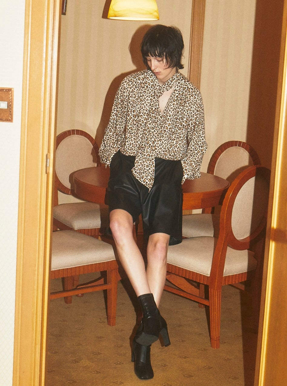 VEGAN LEATHER RIDERS GURKHA SHORTPANTS