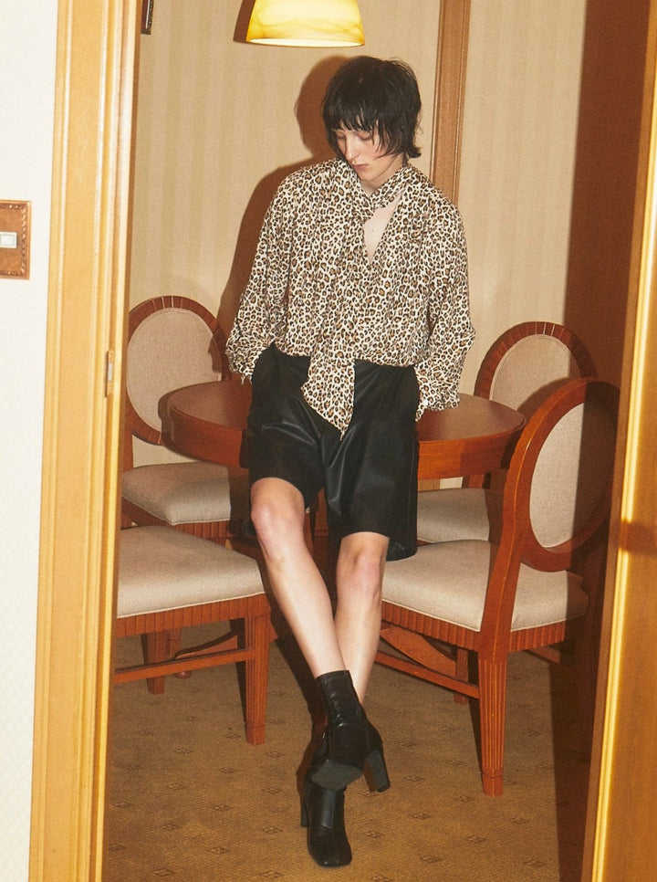 VEGAN LEATHER RIDERS GURKHA SHORTPANTS