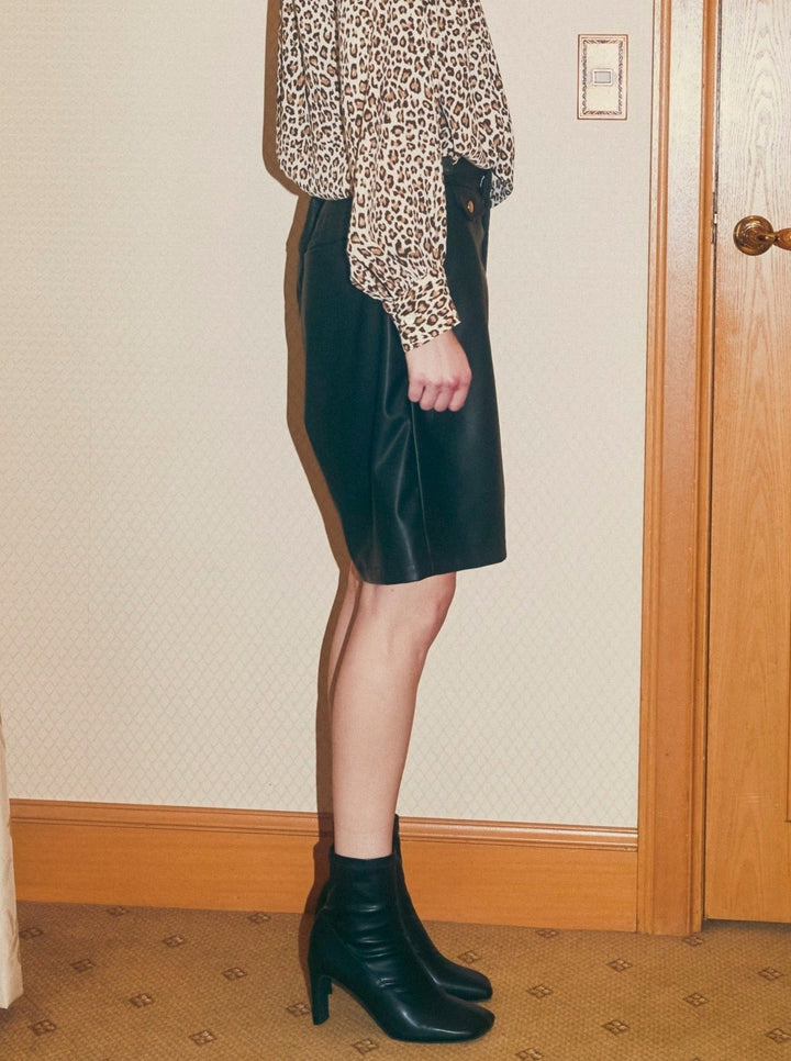 VEGAN LEATHER RIDERS GURKHA SHORTPANTS