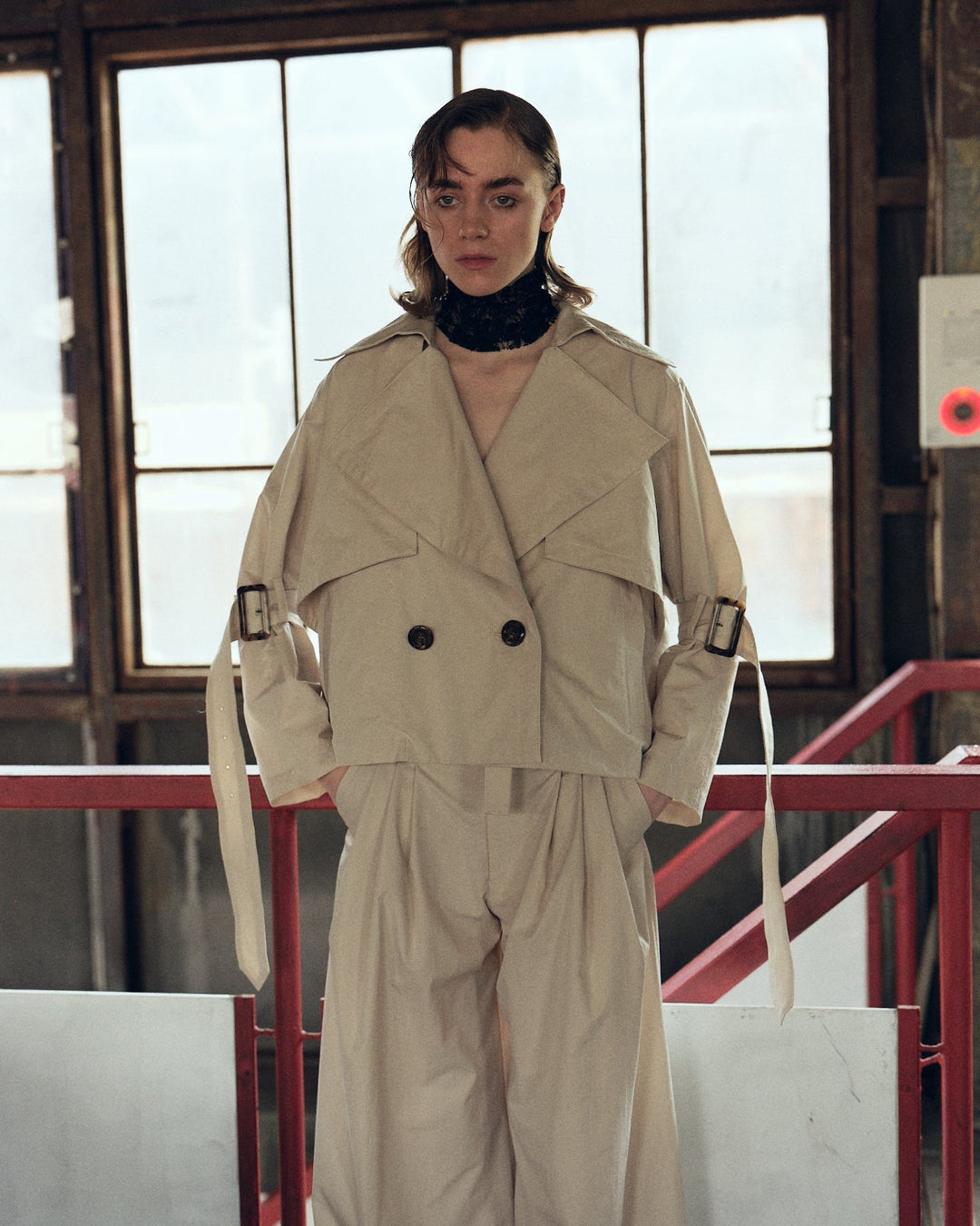 STRAP BELTED SHORT JACKET【WHITE】