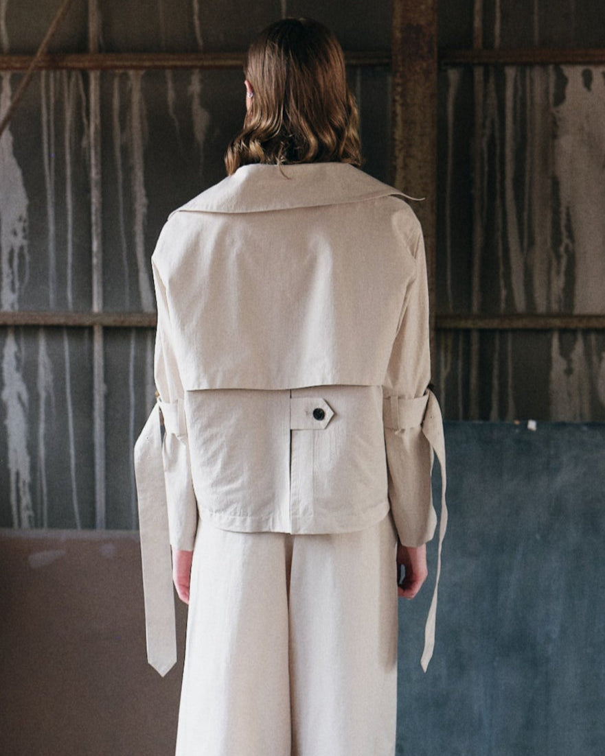 STRAP BELTED SHORT JACKET【WHITE】