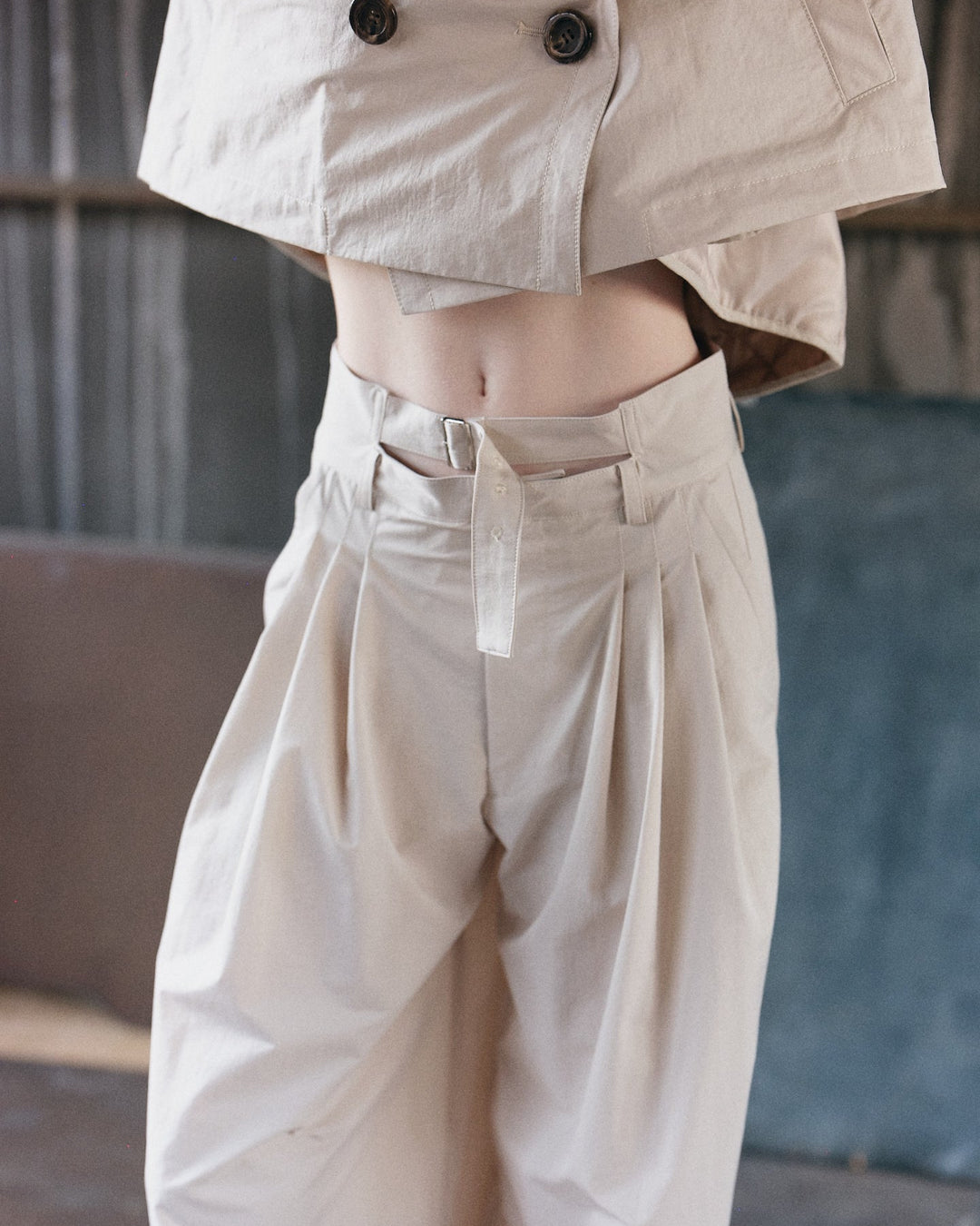 BELTED WIDE TUCK PANTS【WHITE】