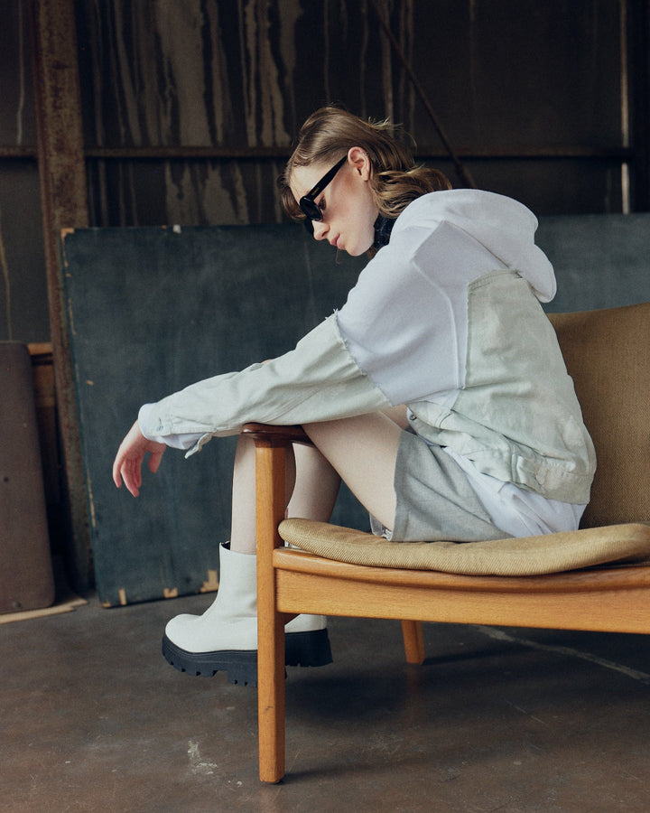 ＜UPCYCLED＞DENIM REBUILD HOODIE【GRAY】