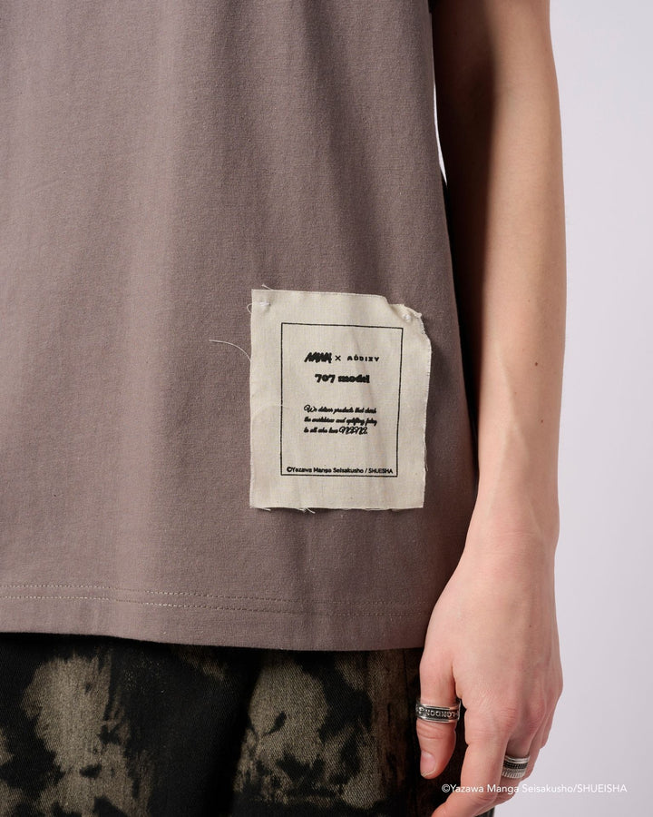 NANA × ADDIXY 707 ROOM TEE [DARK GRAY]