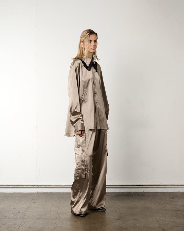 FRINGE COLLAR SATIN SHIRT【KHAKI】