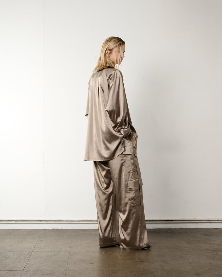 FRINGE COLLAR SATIN SHIRT【KHAKI】
