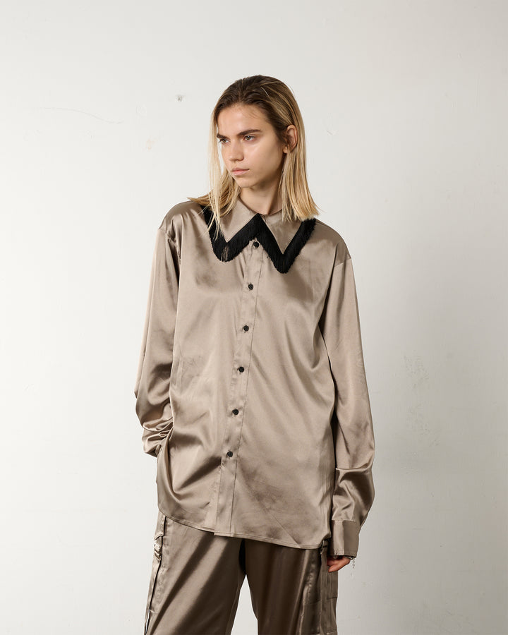 FRINGE COLLAR SATIN SHIRT【KHAKI】