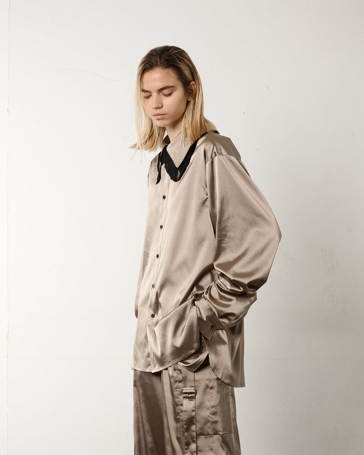FRINGE COLLAR SATIN SHIRT【KHAKI】