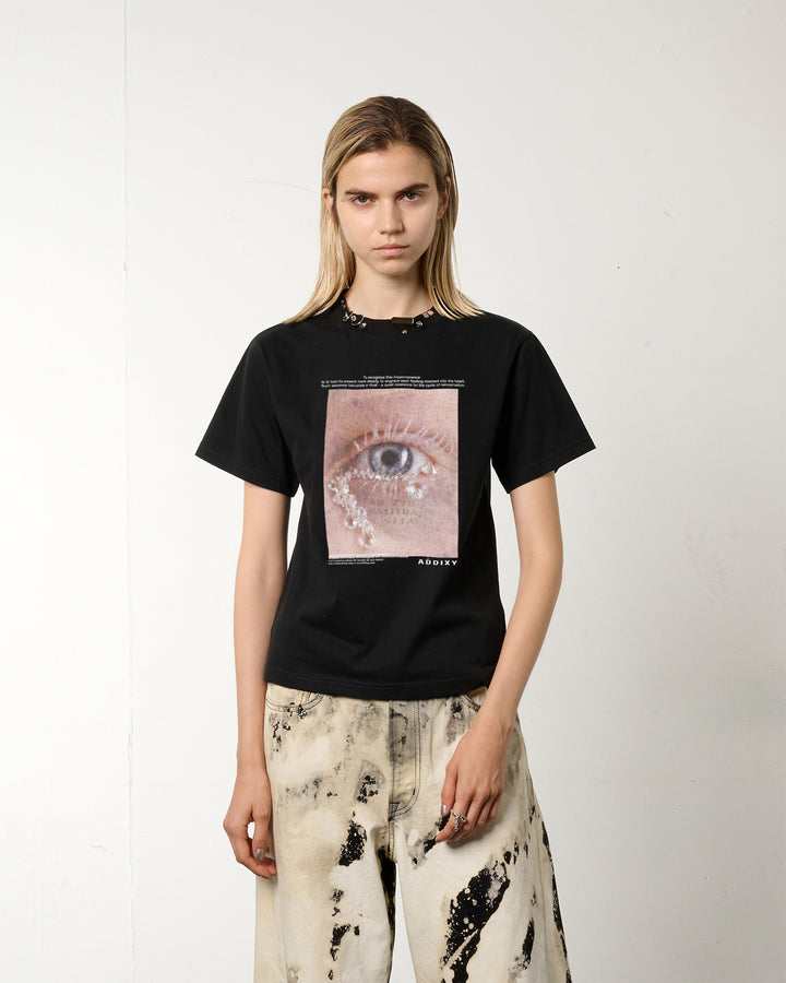 ACCESSORY NECK EYE GRAPHIC TEE【BLACK】