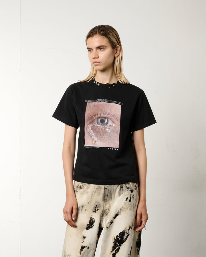ACCESSORY NECK EYE GRAPHIC TEE【BLACK】