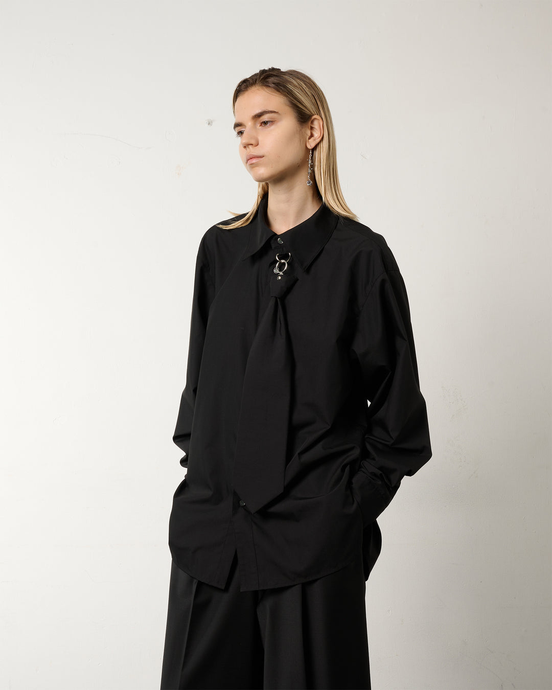 METAL RING TIE SHIRT [BLACK]
