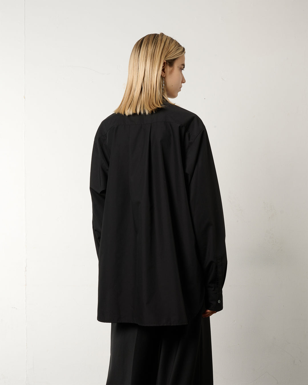 METAL RING TIE SHIRT [BLACK]