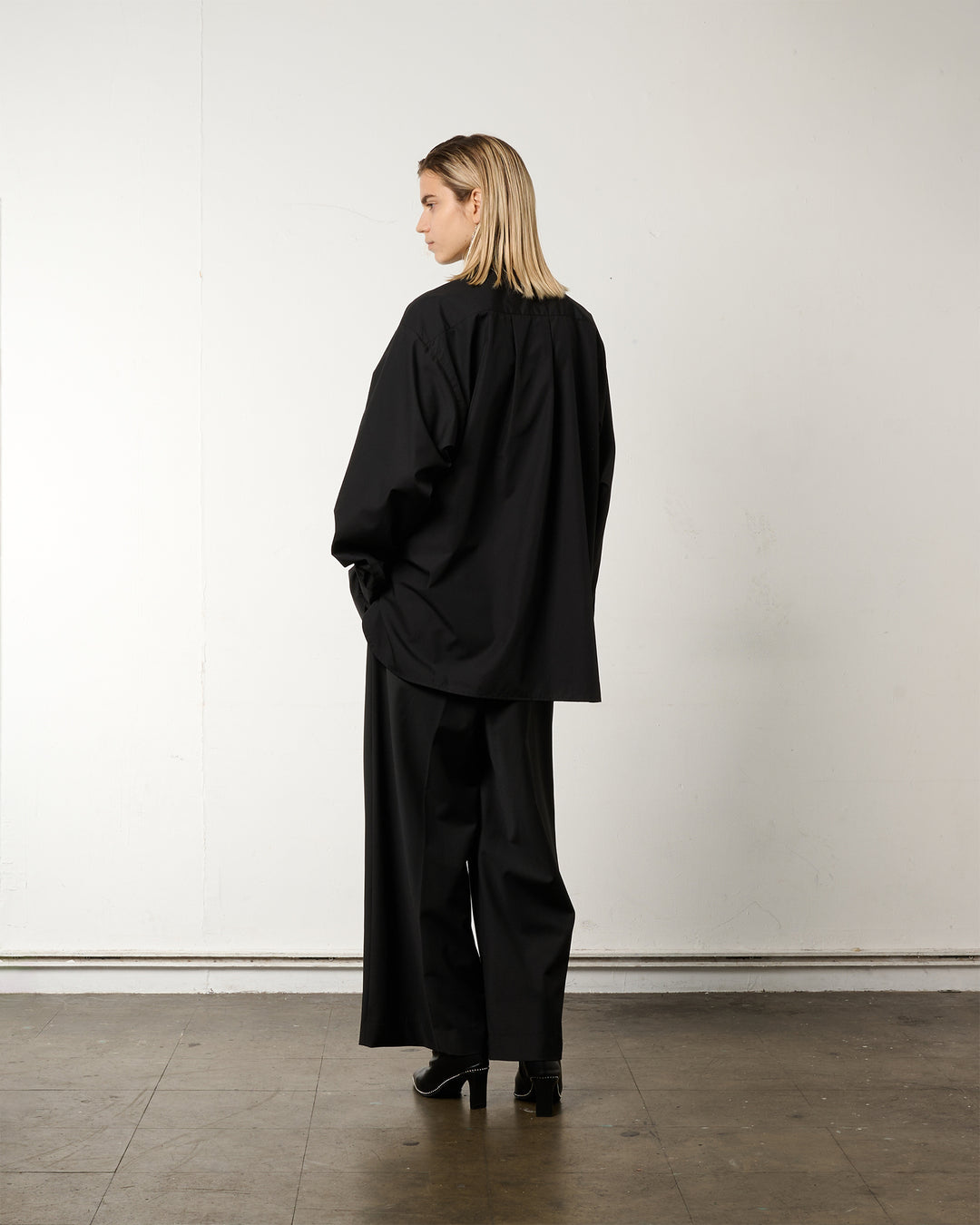 METAL RING TIE SHIRT [BLACK]