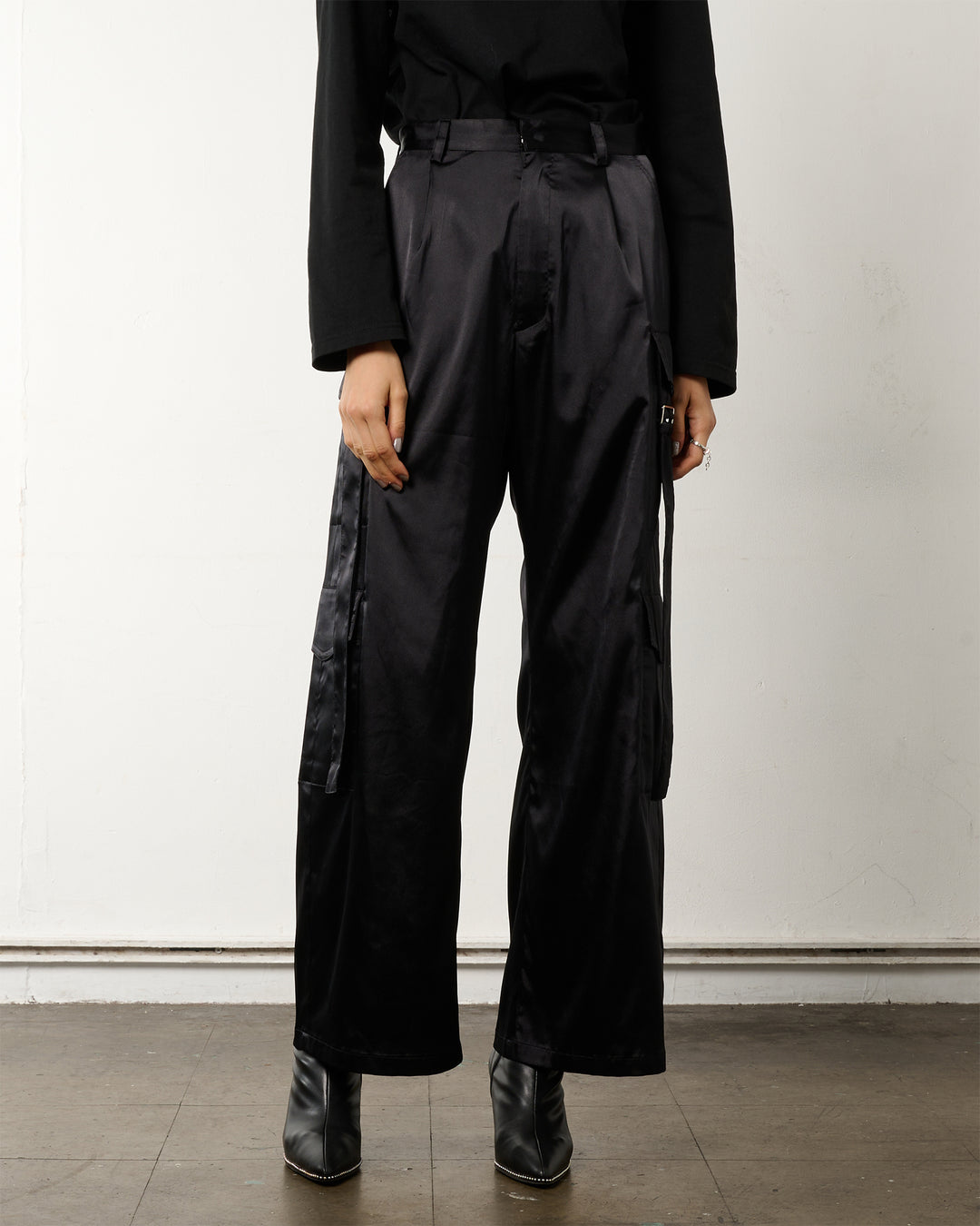 SATIN CARGO STRAP PANTS【BLACK】