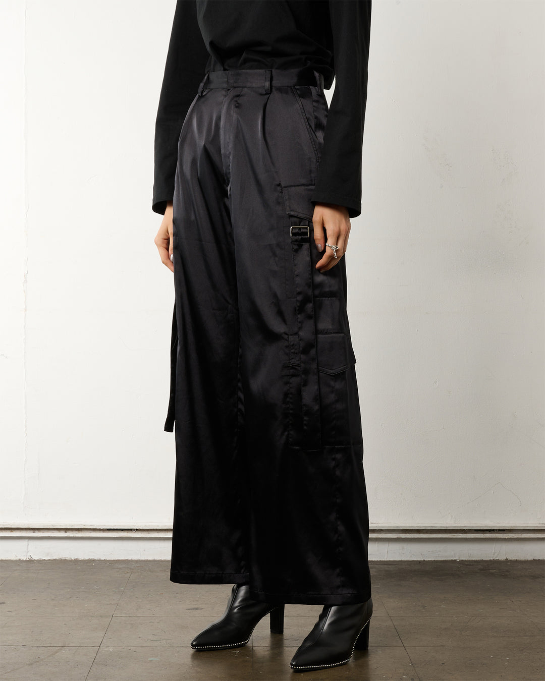 SATIN CARGO STRAP PANTS【BLACK】