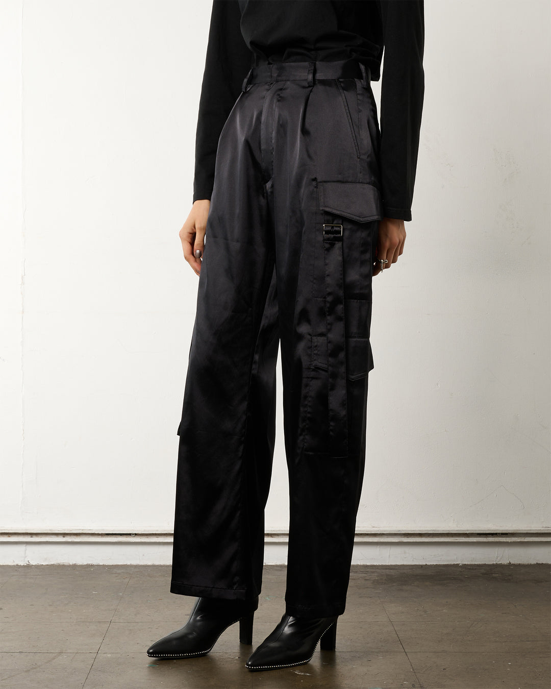 SATIN CARGO STRAP PANTS【BLACK】