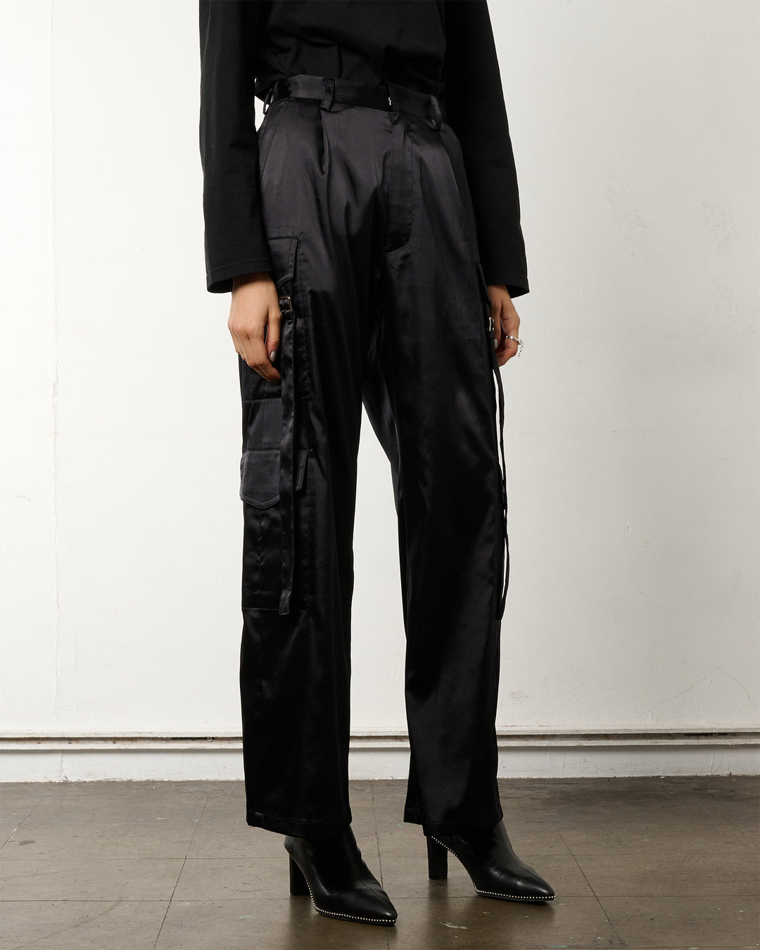 SATIN CARGO STRAP PANTS【BLACK】