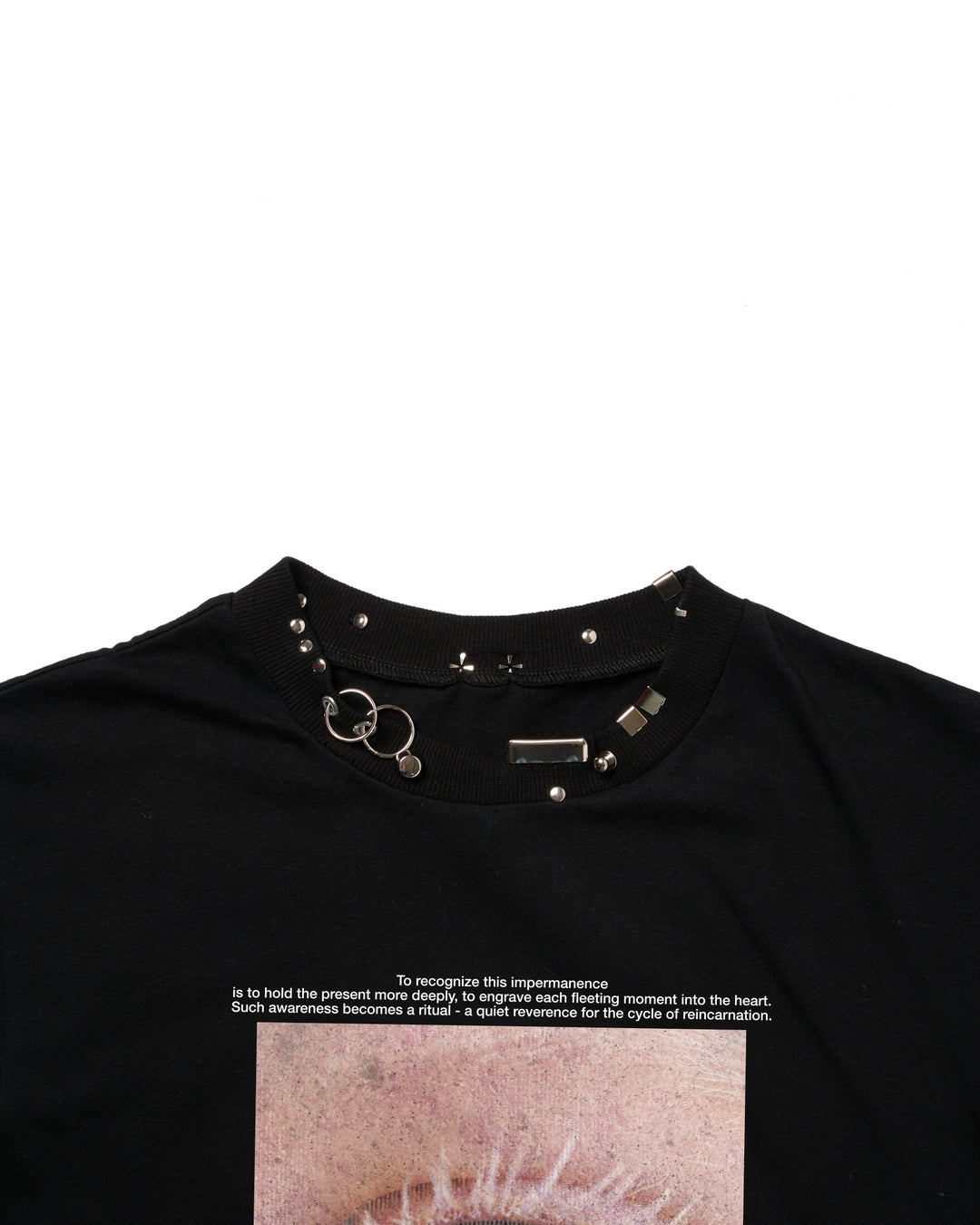 ACCESSORY NECK EYE GRAPHIC TEE【BLACK】