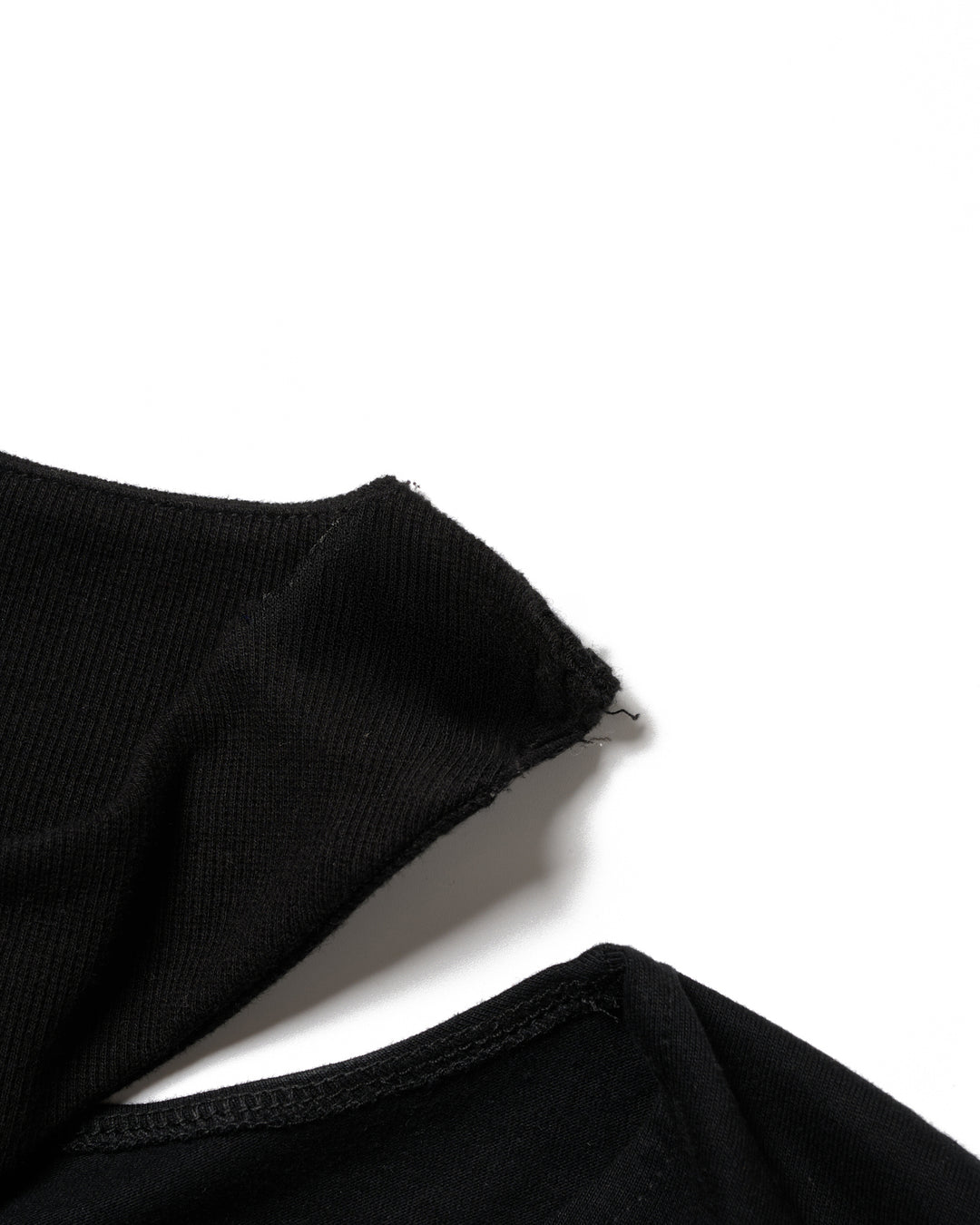 CHOKER NECK STUDS L/S TEE