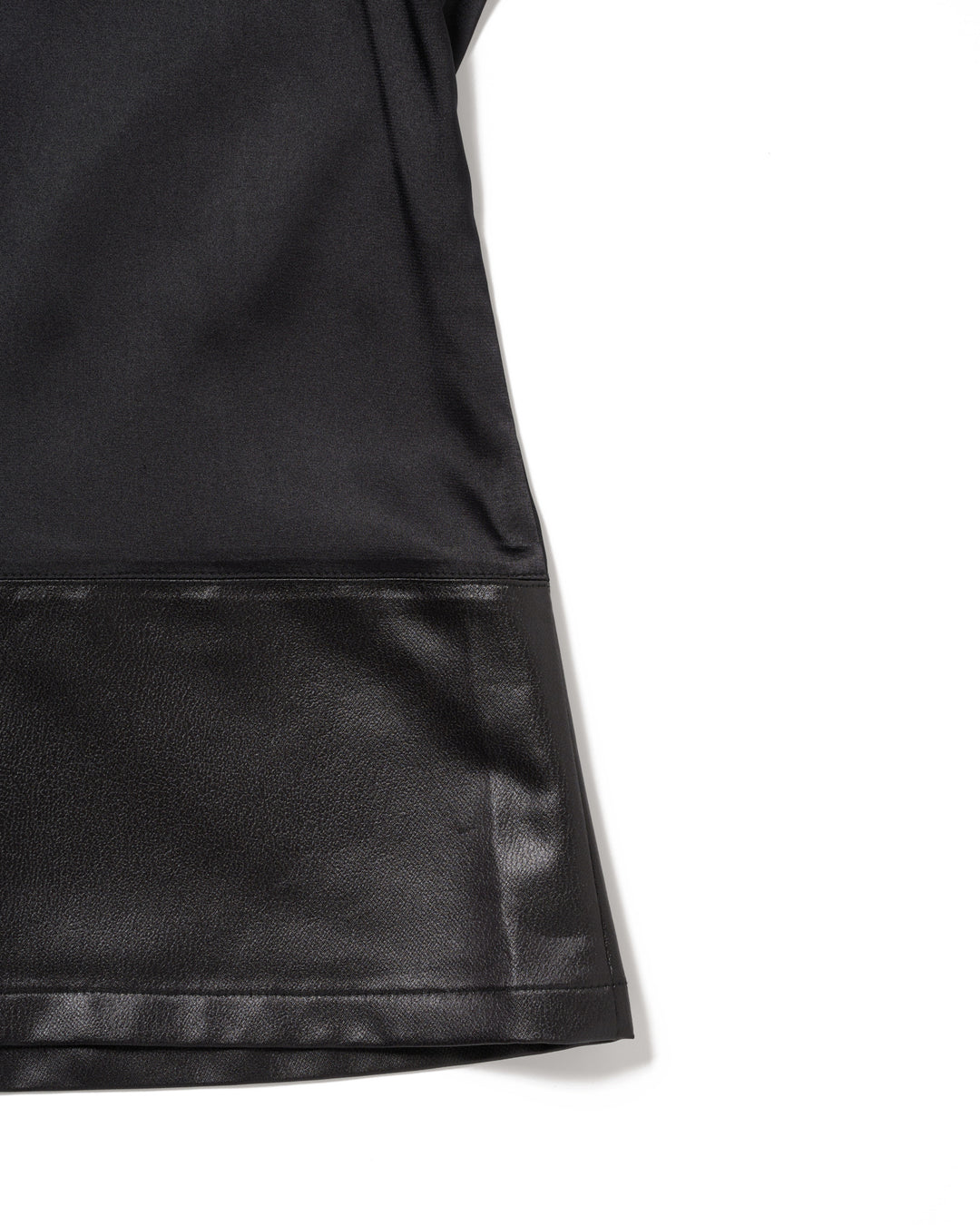BACK BUTTON SATIN LEATHER TANK【BLACK】